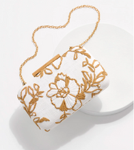 Cargar imagen en el visor de la galería, White Raffia Flor Woven Clutch Handbag
