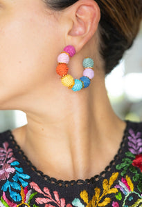Boucles d'oreilles créoles en raphia | Multicolore