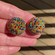 Cargar y reproducir el video en el visor de la galería, Amanda Multicolored Stud Earrings
