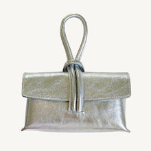 Cargar imagen en el visor de la galería, Wristlet Leather Handbag | Metallic Silver
