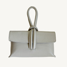 Cargar imagen en el visor de la galería, Wristlet Leather Handbag | Cream
