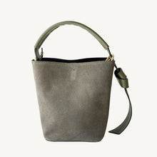 Cargar imagen en el visor de la galería, Milan Suede and Leather Handbag | Olive
